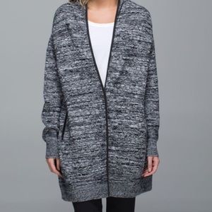 Lululemon Cardi All Day
Black / White